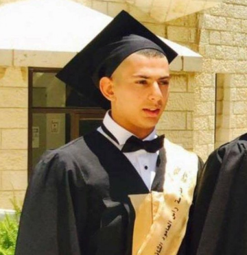 الشهيد محمد شرف خلال أسبوع واحد حصل على شهادة الثانوية العامة ثم أكرمة الله “بالشهادة”