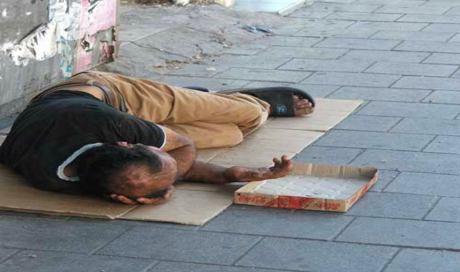 شاب اردني في العاصمة المصرية القاهرة ينام على أرصفة الطرقات جائعاً مفلساً