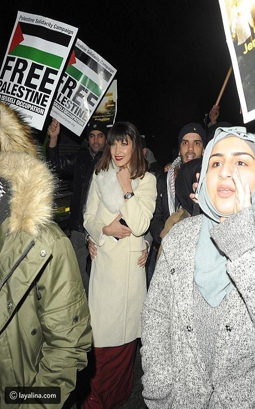 بيلا حديد تنضم إلى مظاهرة في لندن من أجل القدس بعد إعلان ترامب المجحف