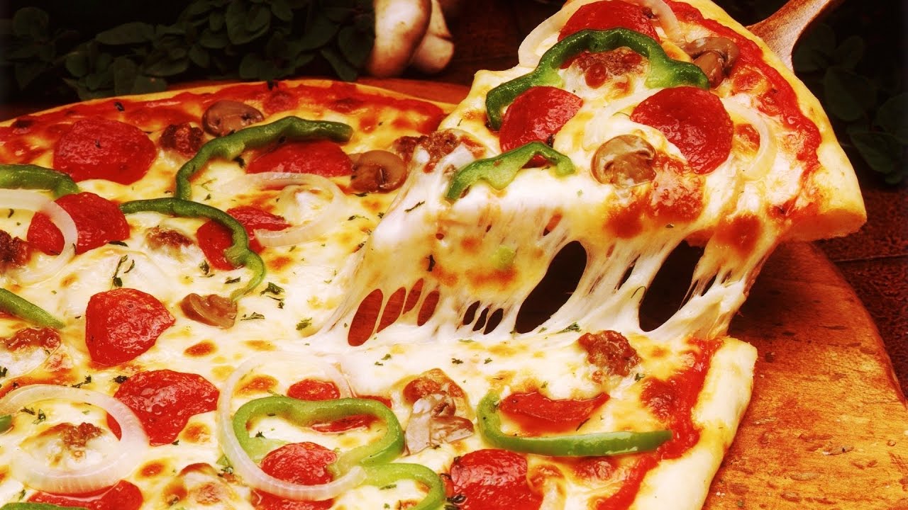بطريقة سهلة وبسيطة كيفية تحضير طبق البيتزا