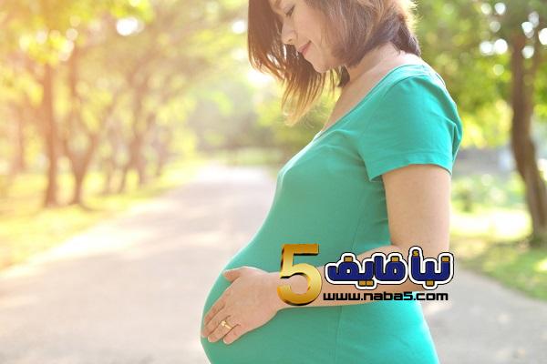 هل المشي يفيد الحامل في الشهر التاسع ؟