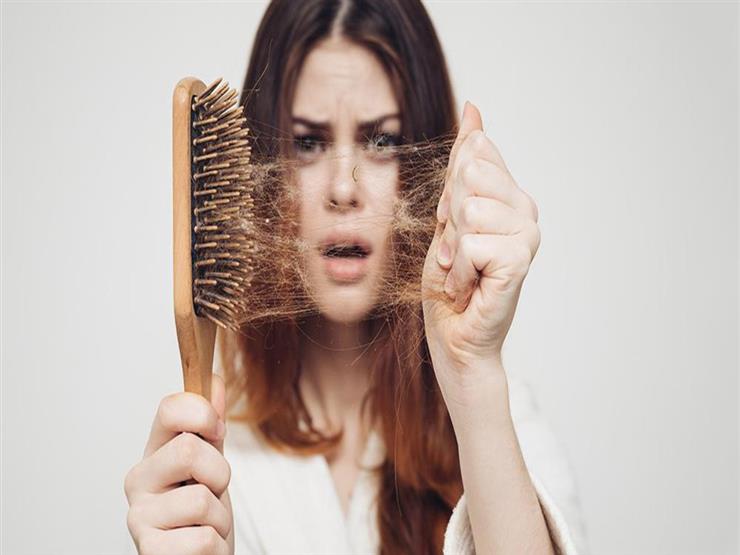 طرق الوقاية من تساقط الشعر وأسبابه وأهم وصفات العناية بالشعر
