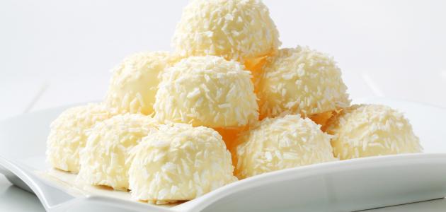 بالصور..تعرفي على أسهل طريقة لعمل كرات جوز الهند