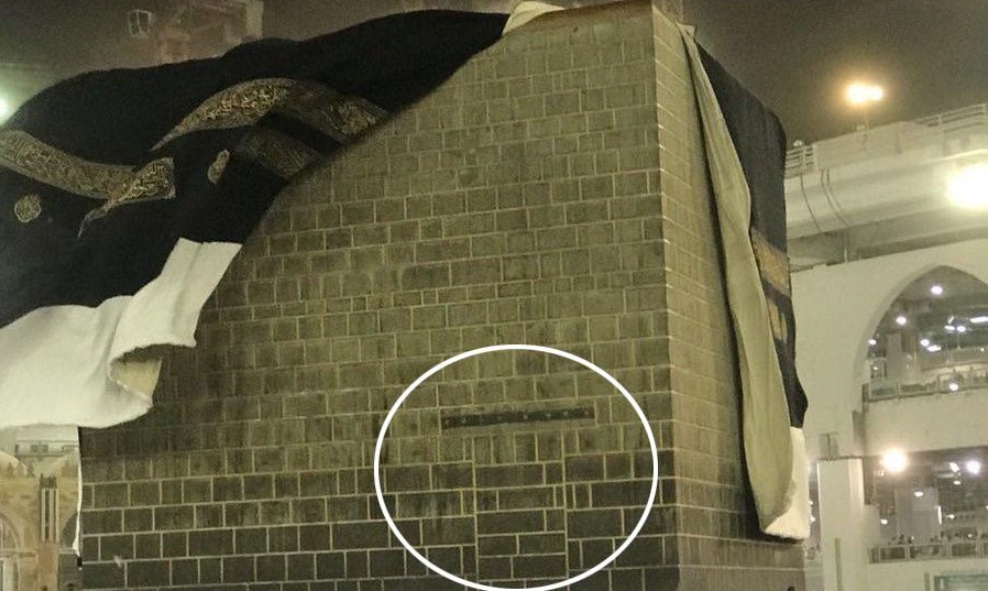 قصة الباب المغلق القديم للكعبة المشرفة 