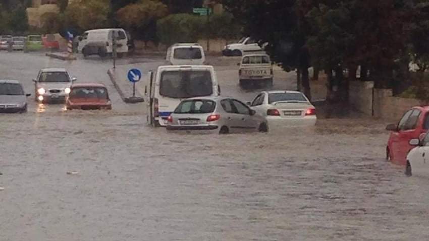 الطرق التي تم قطع السير عنها اليوم  تحسبا لحدوث انهيارات جبلية بسبب غزارة الأمطار