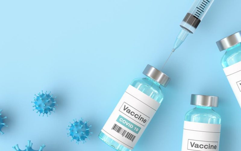 تدرس وزارة الصحة آلية التطعيم الإجباري للجرعة الثالثة من لقاح كورونا