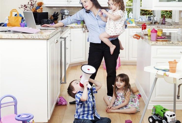 دعوة لمنح كل ربة منزل مكافأة وتأمين صحي وضمان