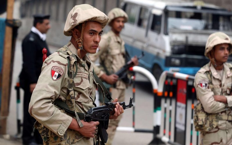 أستشهد  11 جنديًا مصريًا رداً على “هجوم إرهابي” شرق قناة السويس