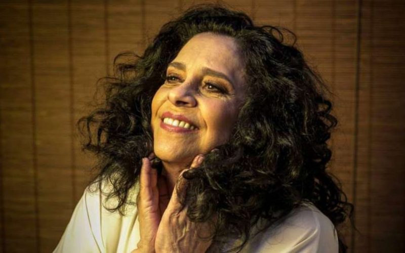 وفاة مغنية برازيلية شهيرة بعد استئصال ورم بأنفها