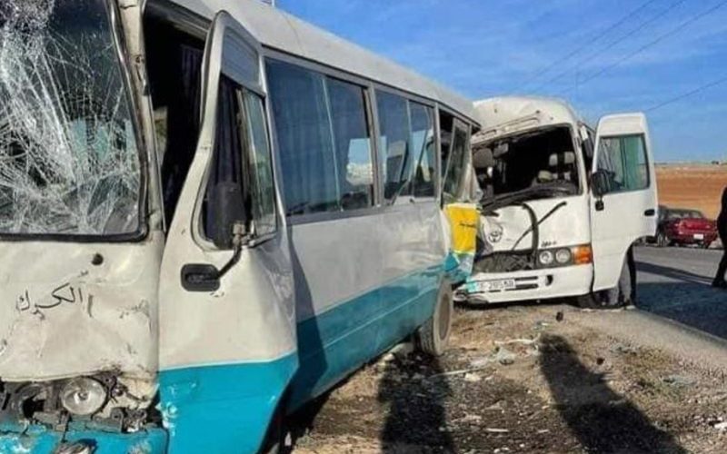 سبب حادث تصادم 3 حافلات في الكرك