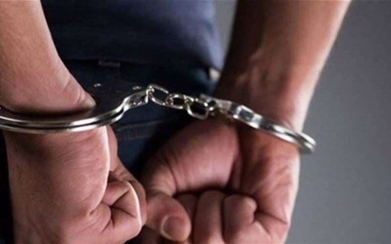 اعتقال شخص طعن زوجة وثلاثة من أقاربها في منزل عمان