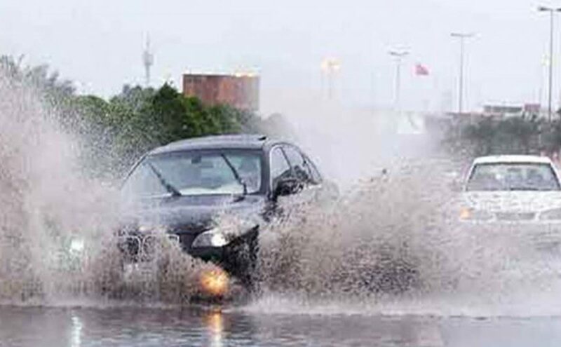 عدم استقرار جوي يوم غد الاثنين تشهدها المملكة مع زخات من الأمطار وتحذيرات