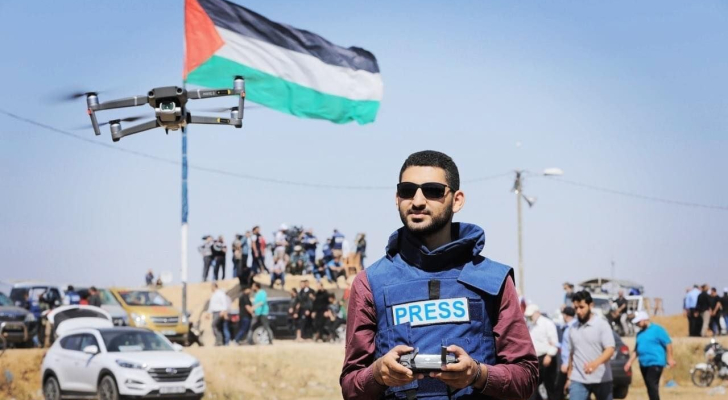 استشهاد الصحفي المصور رشدي السراج في قصف الاحتلال الإسرائيلي لمنزله في قطاع غزة