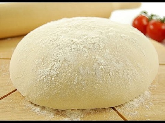 تحضير عجينة البيتزا عشر دقائق