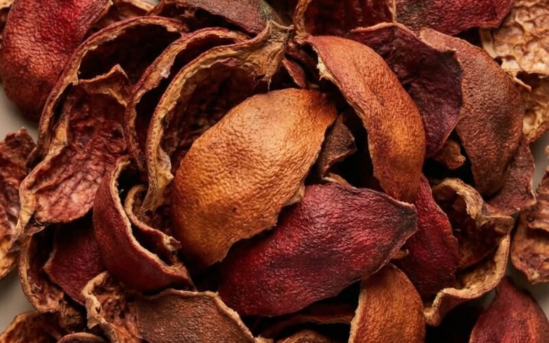 لن تصدقوا هذه الفوائد في قشور الرمان