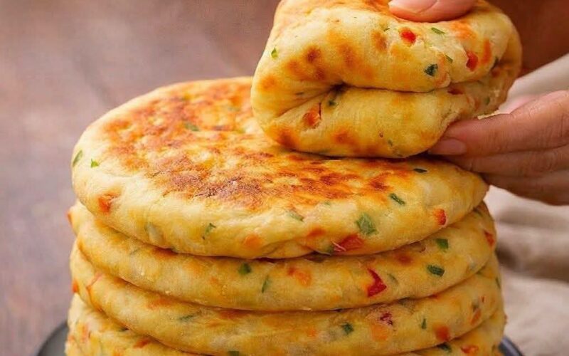 طريقة الخبز الطري بالخضار في الطاسةبطريقه