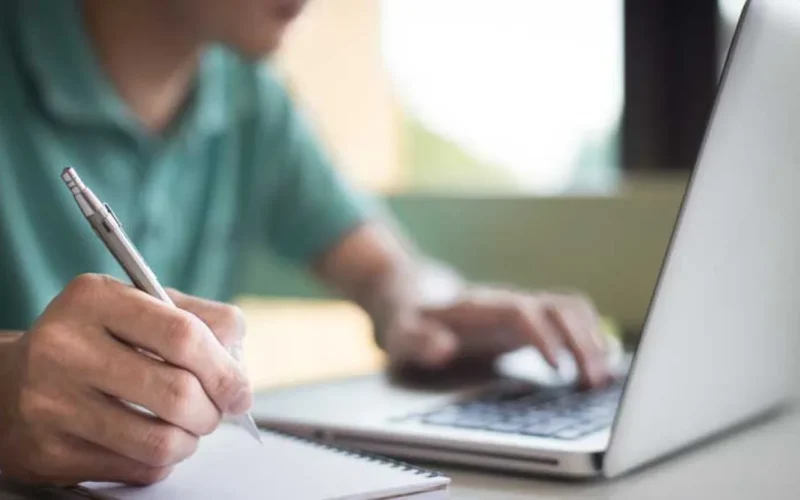 جامعات أردنية تحول دوامها عن بعد 