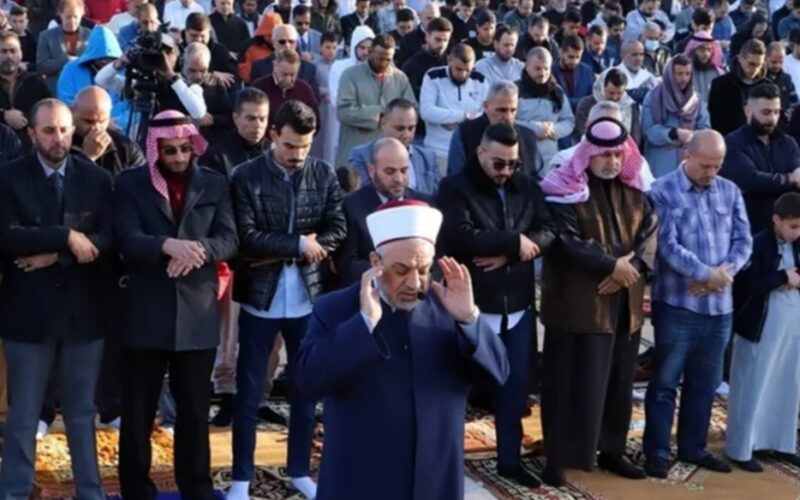 هل تسقط صلاة الجمعة إن وافقت أول أيام العيد ؟ الإفتاء تحسم الجدل