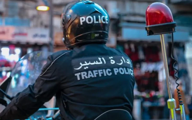 تعرف إلى الفئات المشمولة بمخالفة الـ 15 دينارا مقابل الأكل والشرب خلف المقود