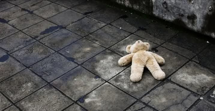 خيم الحزن مواقع التواصل الاجتماعي بعد اقدم اب على إنهاء حياة اطفالة الثلاث قتلا