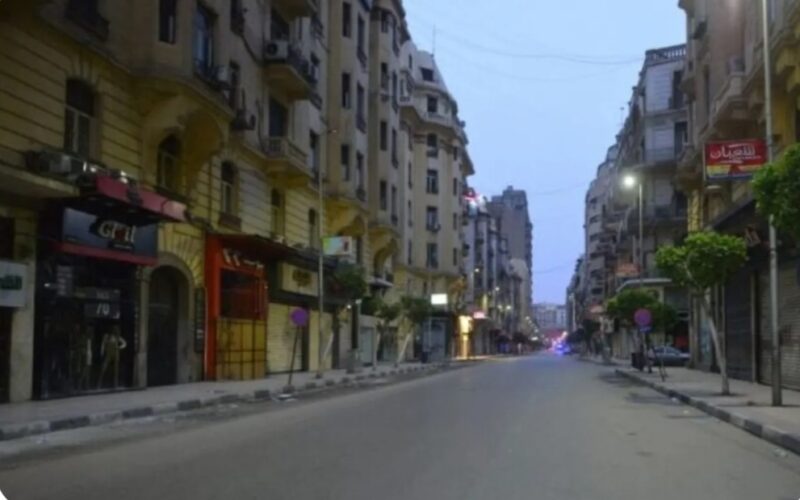 مصر.. مفاجأة صادمة بشأن إغلاق المحلات والكافيهات