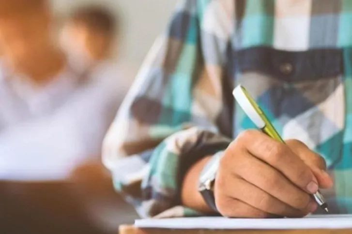 التربية تكشف عن أساليب غش مبتكرة بامتحان التوجيهي تم كشفها