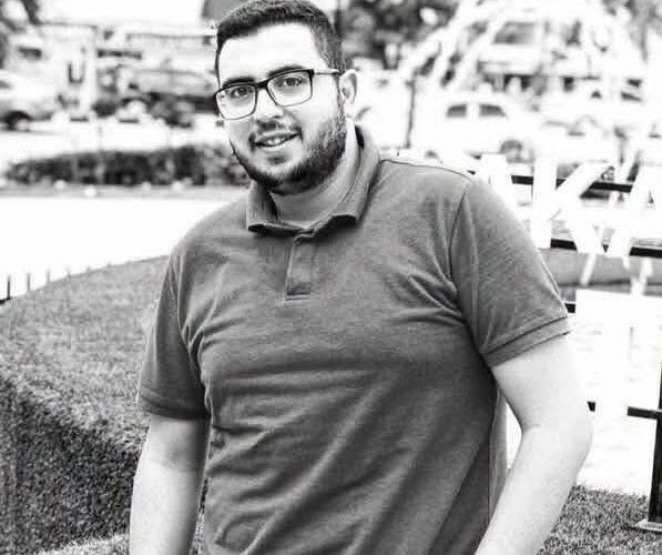 حزن يخيم على مواقع التواصل الاجتماعي بعد وفاة الشاب الدكتور أسامة صالح محمد الشنــاق 
