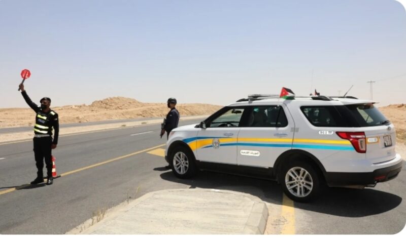 غرامة مالية وحجز رخصة القيادة والحبس لمرتكبي هذه المخالفة..