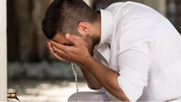 كنت لا أصلي قبل الثلاثين عام والآن أصبحت ملتزم بالصلاة..