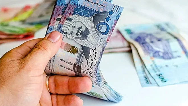 الملك سلمان يوجه بزيادة رواتب الموظفين والمتقاعدين